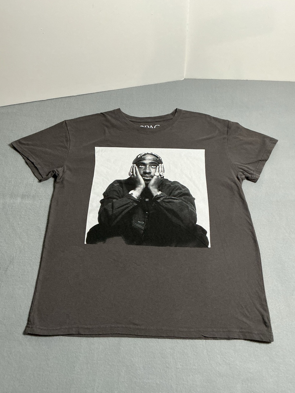 2PAC Tupac Shakur Portrait Graphic Tee Men’s M Faded Charcoal Gray Hip Hop Rap
